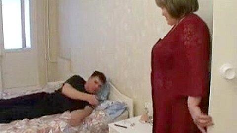 Laszive große schöne Frau Oma braucht Stange - free porn video