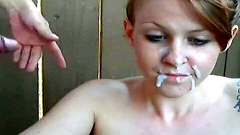 Junior Frau fickt einen alten Mann vor der Webcam - free porn video