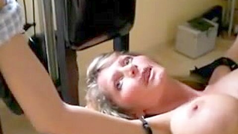Bondage Frau gefickt und mit Kondom Sperma gedemütigt - free porn video