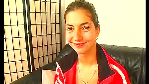 Geiles Mädchen mit Haarige Muschi - free porn video