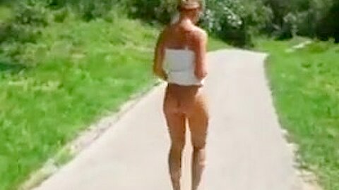 Geile blonde milf pipi in high heels - free porn video
