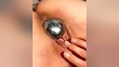 Fotze gedehnt und gestopft - free porn video
