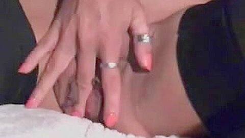 Old Wet Crack Masturbate - Reife Frau wichst ihre Sammendattel - free porn video