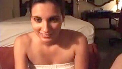 Hier ficke ich die geile MILF morgens im Bad - free porn video