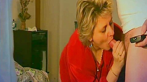 Geile und Perverse Hausfrau in nylons - free porn video