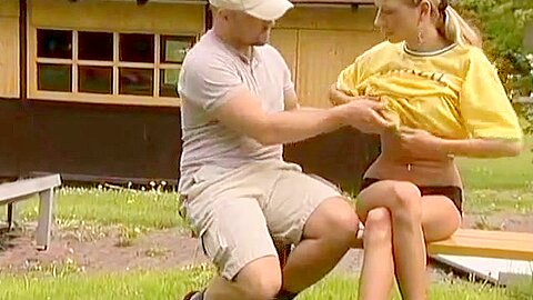 Geile college girl-Sau outdoor geil durchgefickt - free porn video