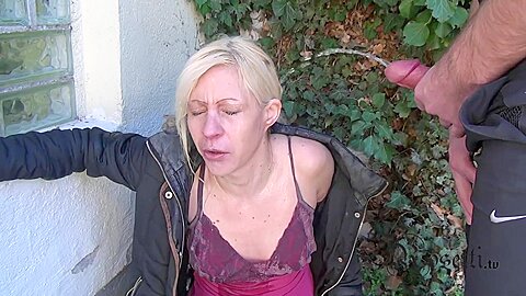 Blondes Fruchtchen Macht Es Im Freien - free porn video