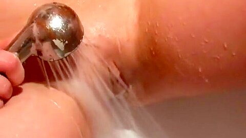 Ich mache meine Muschi schön sauber - free porn video