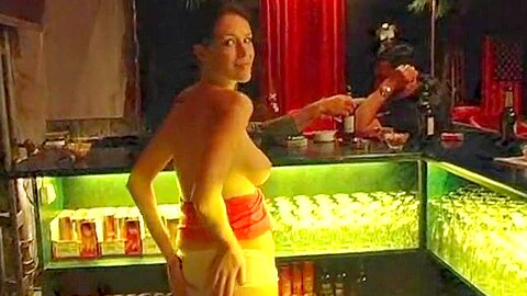 Titten und Fotze in der Disco gezeigt - free porn video