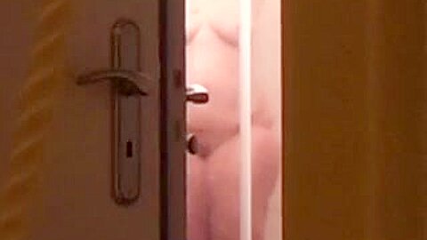 Heimlich beim Duschen - free porn video