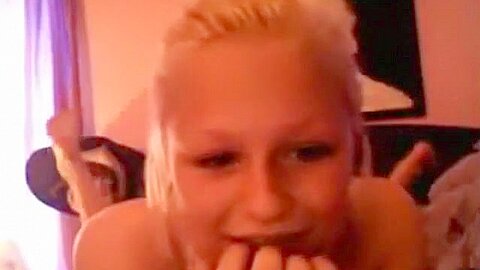 18-jähriges Stickam-Mädchen 'kelseylee723' neckt nackt vor der Kamera - free porn video