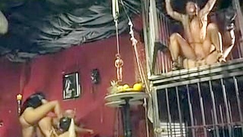 Lexxi braucht es doppelt - free porn video