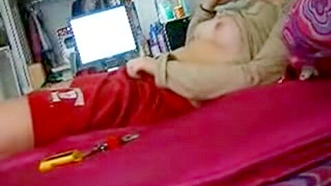 Schnell die KLamotten aus und ran an die Muschi - free porn video