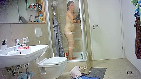Unter Der Dusche 2 - free porn video