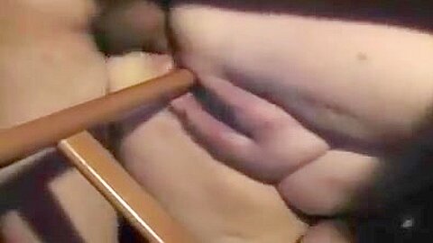 Deutsche Sau hat Stuhlbein in der Fotze und Schwanz im Arsch - free porn video