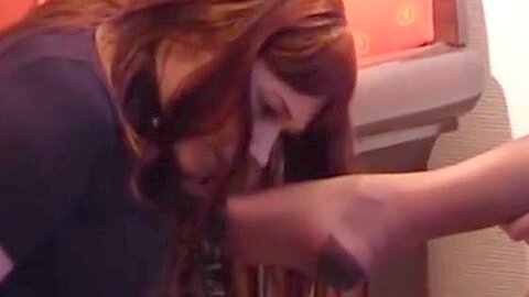 Petra leckt die fuesse der lehrerin - free porn video