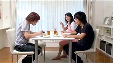 Japanische Mutter Freund nimmt gut - free porn video