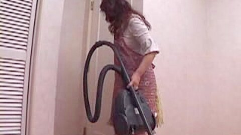 Eine japanische Mutter lässt sich von ihm ficken! - free porn video