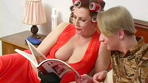 Vollbusige Mutter Helga und Slava 1 - free porn video