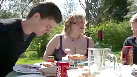BBW BBQ DP Gesichtsbehandlung im Freien - free porn video