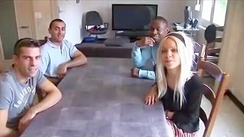 Sexy Französisch nicht professionelle unreife nimmt drei Knöpfe Teil 1 - free porn video