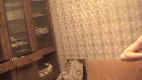 Wunderschöner teenager Dilettant im legalen Alter saugt Schlong, bis er verschwenderisch explodiert - free porn video