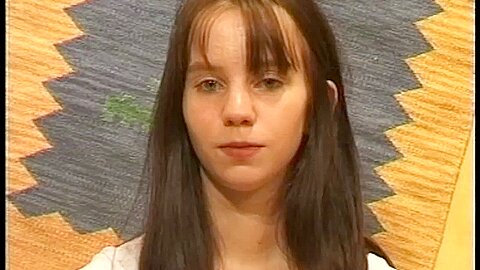 Jugendlicher deutscher teenager im legalen Alter, der mit Spielzeug spielt - free porn video