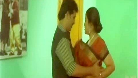 Hawt Indian Aunty versucht, ihren Kunden im Hotel zufrieden zu stellen - free porn video