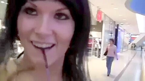 Nicht professioneller deutscher Sex in der öffentlichen Umkleidekabine - free porn video