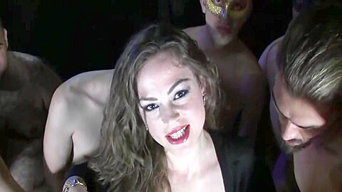Sie Lutscht Eine Menge Araberschwanze - free porn video