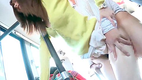 Netter japanischer teenager bekommt fantastischen Sex im Bus - free porn video