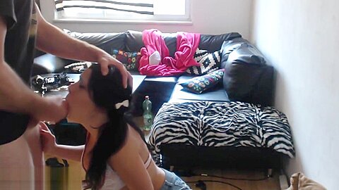 Private Maulhure aus dem Internet Chat - Blasen und Facial fГјr Lau - free porn video