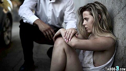 Obdachlose zierliche teen gereinigt und gefickt - free porn video