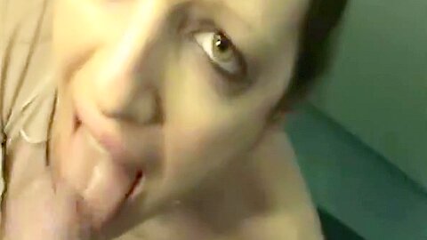 Handjob + fucking in the train - Ficken + blasen im Zug - free porn video
