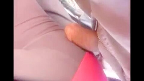 Dick Touch im öffentlichen Bus - free porn video