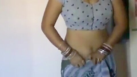 Hot Desi Bhabhi trägt Saree - free porn video