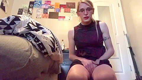 Sissy Bab hat einen Unfall - free porn video