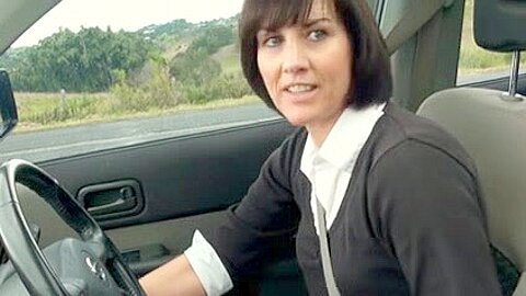 britische milf steigt im Auto aus - free porn video