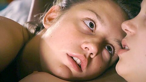 Blau ist die wärmste Farbe (2013) Lea Seydoux, Adele Exarchopoulos - free porn video