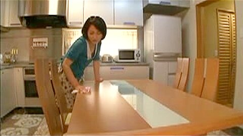 Japan Amat Mama, ich werde deinen Rücken waschen - free porn video