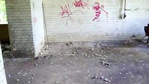 Blasen in einer Ruine - free porn video