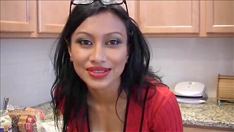 Mittagessen mit meiner Freundin Mama - free porn video