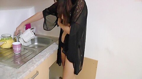 Young-Devotion Blowjob fur dreisten Hausmeiser! - free porn video