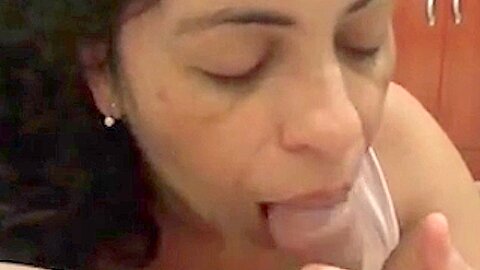 Latina Milf am Blasen - free porn video