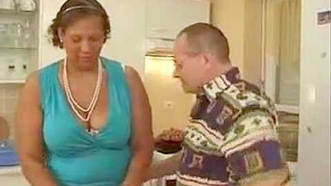 Französische BBW und ihre heiße Freundin zu viert - free porn video