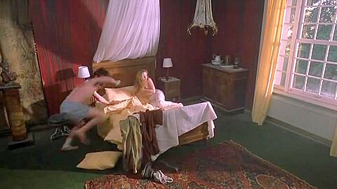 Julie Delpy in einem amerikanischen Werwolf in Paris (1997) - free porn video