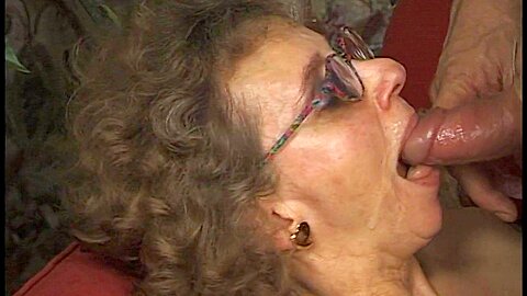 Heiaye Milf Mit Zarten Bra¼sten Wird Gebumst - free porn video