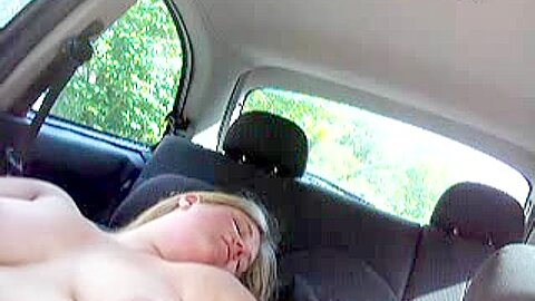 Endlich Sommer im Auto gefickt - free porn video
