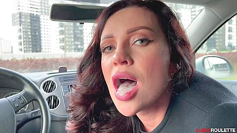 Blasen Und Sperma Schlucken Im Auto. Was könnte besser sein? - free porn video