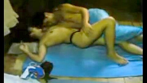 Indonesisch-Indonesische Teenie-Action im Zimmer - free porn video